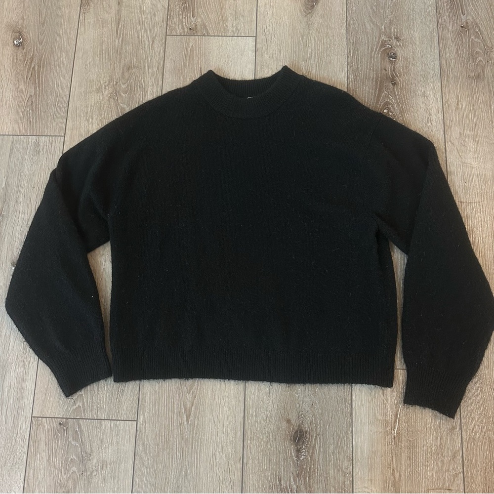 NWOT H&M Black Crewneck Knitwear Sweater Soft and Cozy XS